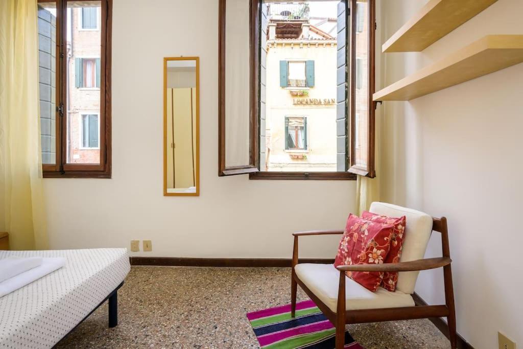 Borgo Canal View Apartment Venedig