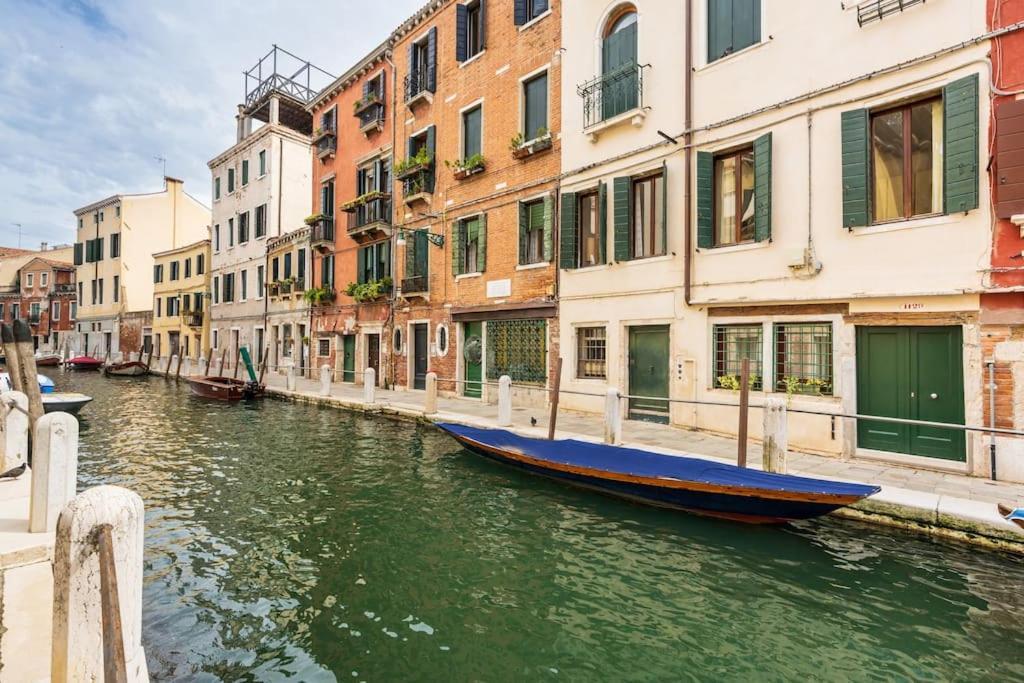 Borgo Canal View Apartment Venedig